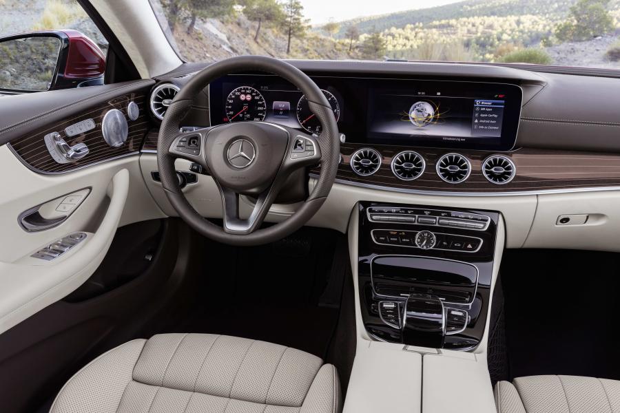 Интерьер Mercedes-Benz E220 d Avantgarde Coupe 2017 года  (WW) (фото 27 из 29)